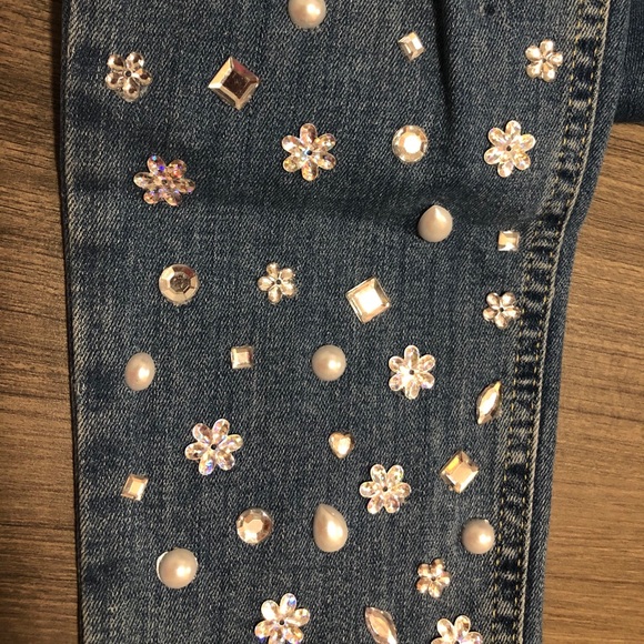 Jean pants with hand made accessories - Picture 2 of 3